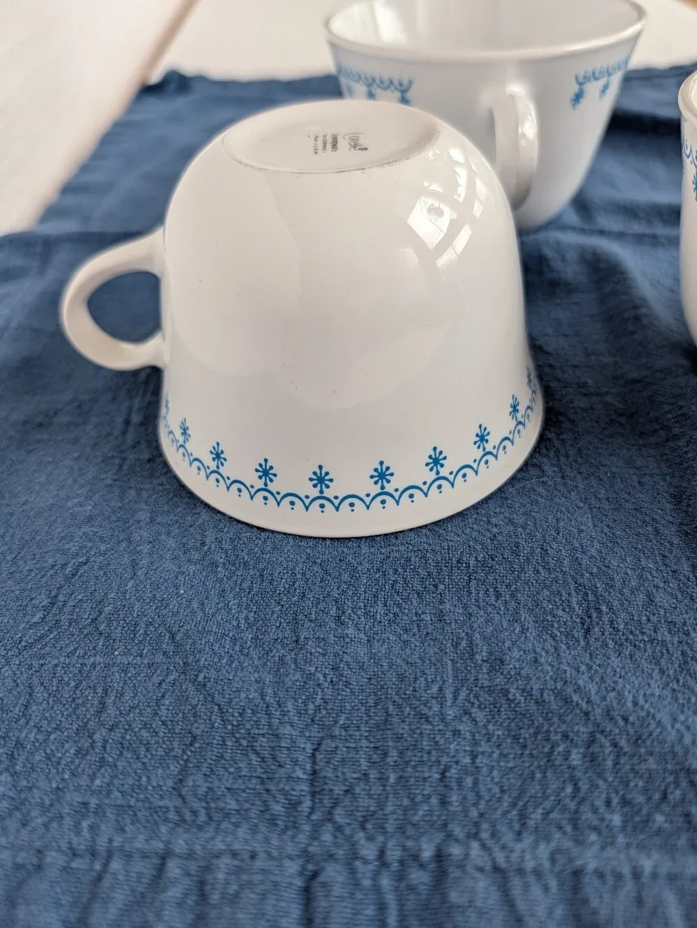 Vintage Corelle Snowflake‎ Blue Garland Tea Cups 4